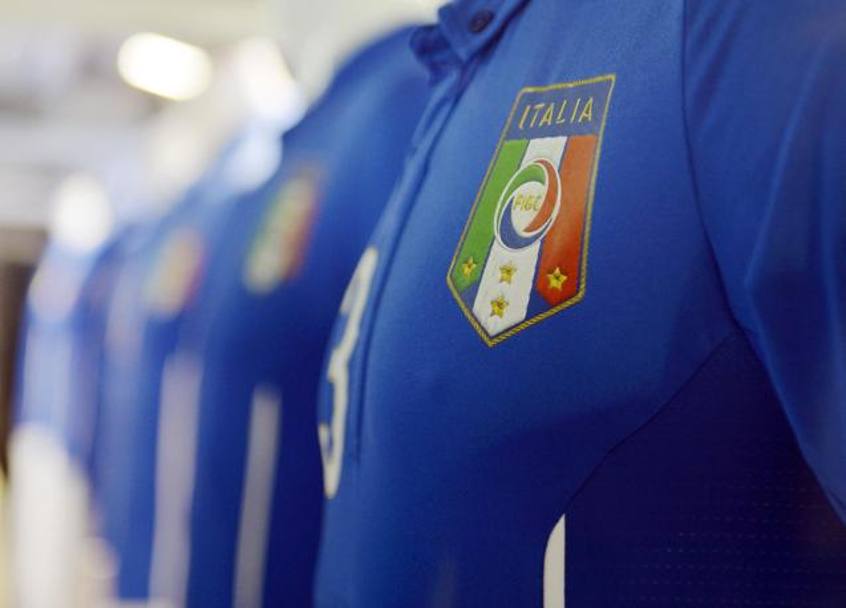 Nel particolare, lo stemma della nuova maglia dell&#39;Italia. Ansa